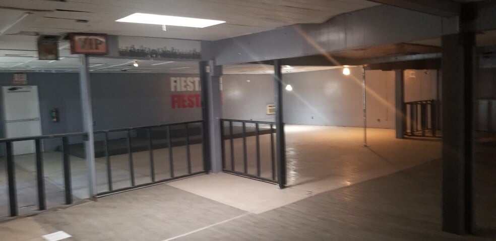 More Photos Of 2435 S K St, Tulare Bar For Sale