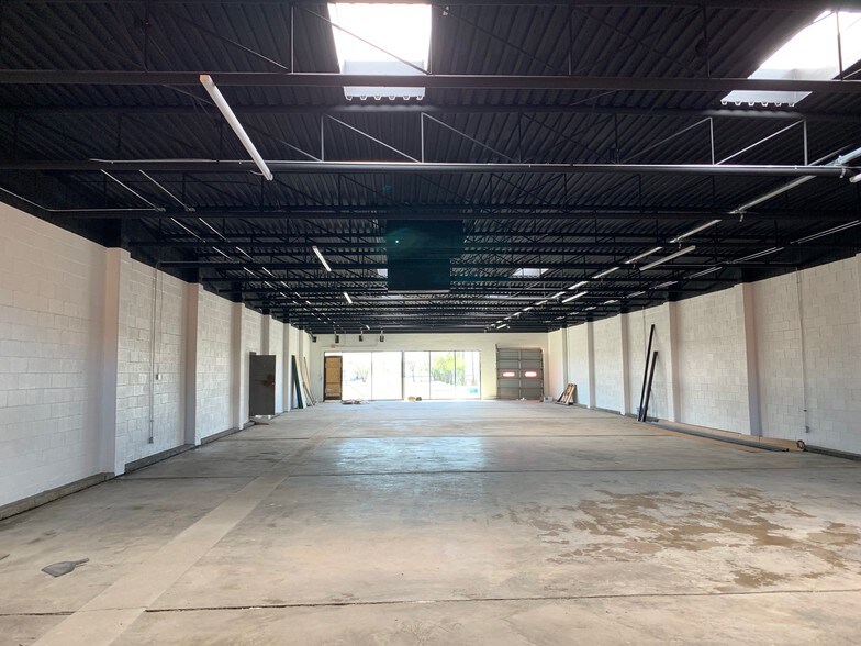 More Photos Of 2126 Irving Blvd, Dallas Showroom For Sale