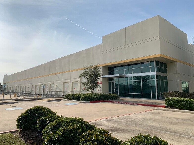 More Photos Of 10601-10641 S Sam Houston Pky W, Houston Unknown For Lease