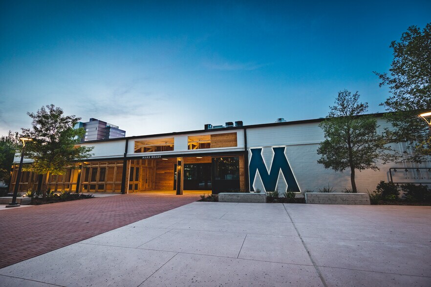 More Photos Of 711 Broadway St, San Antonio Office For Sale