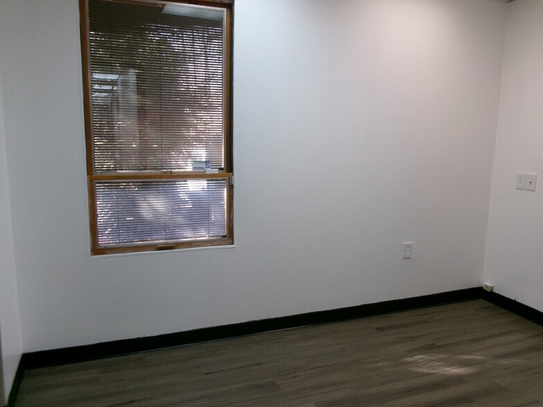 More Photos Of 516 Hamburg Tpke, Wayne Medical For Lease