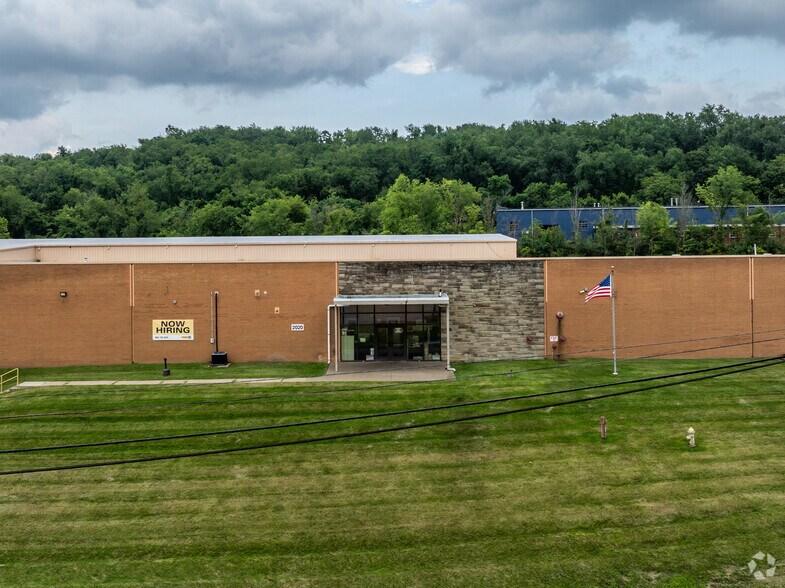 More Photos Of 2020 N Main St, Washington Warehouse For Lease