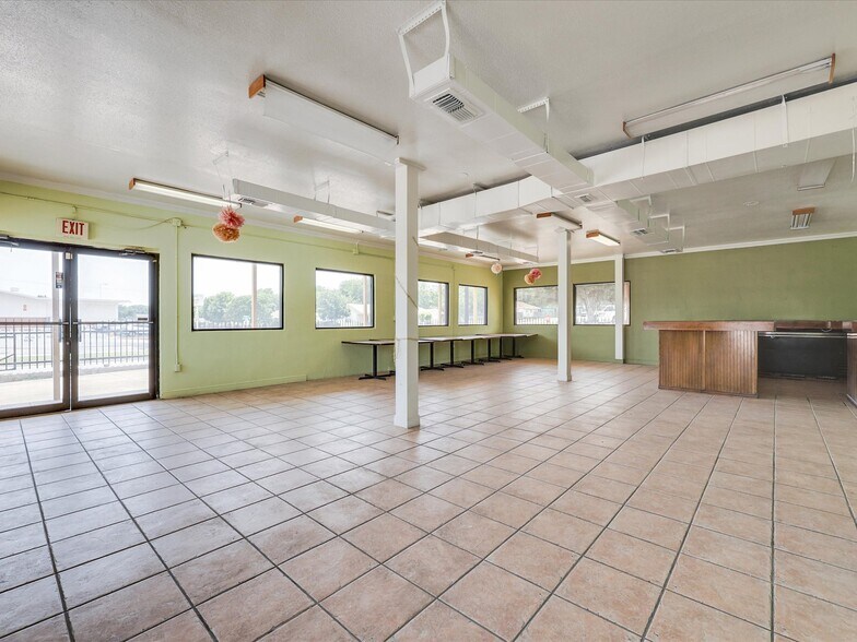 More Photos Of 1201 E Long Ave, Fort Worth General Retail For Sale