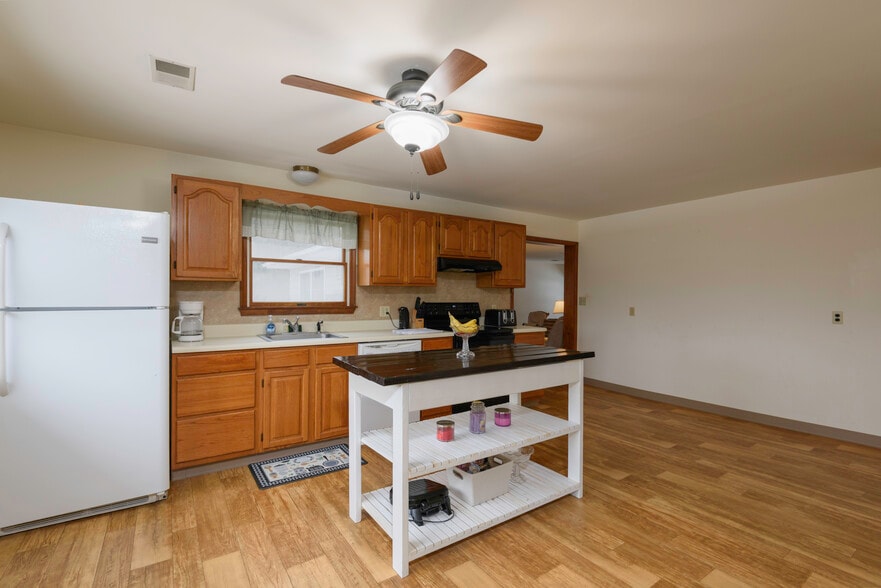 More Photos Of 166 Rosehill Ave, West Grove Multifamily For Sale