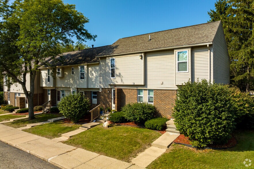 Primary Photo Of 5238 Dunn Hill Dr, Grand Blanc Apartments For Sale