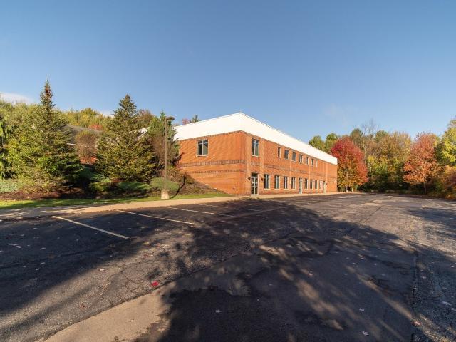 More Photos Of 10 Timberview Ln, Russell Medical For Sale