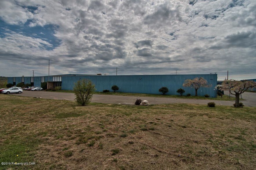 More Photos Of 220 Oak Hill Rd, Mountain Top Distribution For Sale