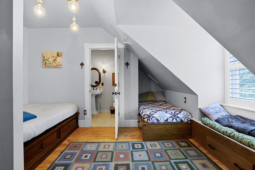 More Photos Of 504 W 5th St, Washington Hospitality For Sale