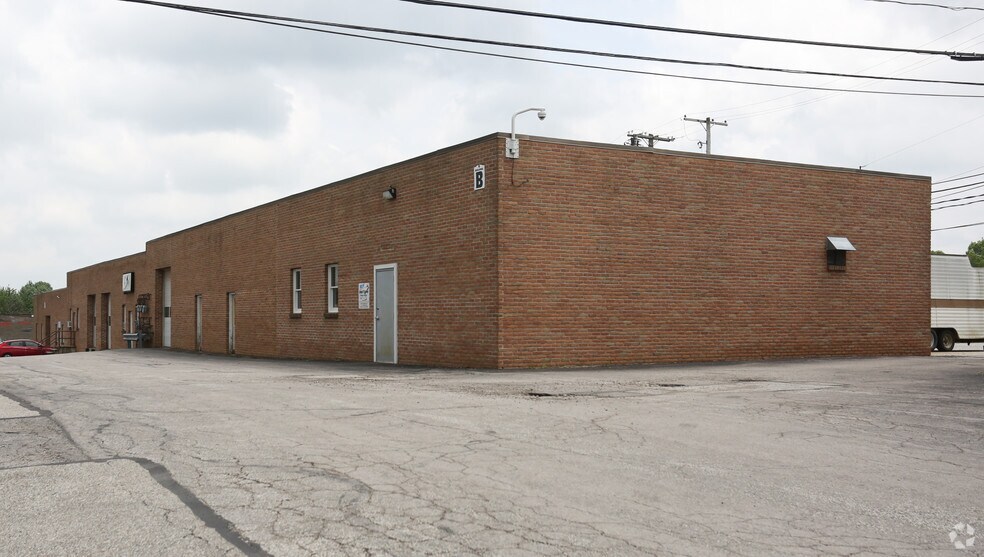 More Photos Of 12383-12387 Kinsman Rd, Newbury Light Manufacturing For Lease