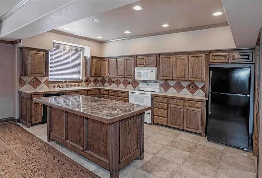 More Photos Of 1760 W Lakeview Rd, Stillwater Office For Sale