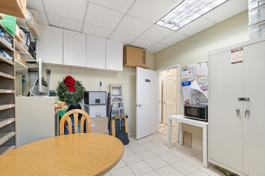 More Photos Of 1190 Hylan Blvd, Staten Island Office For Sale