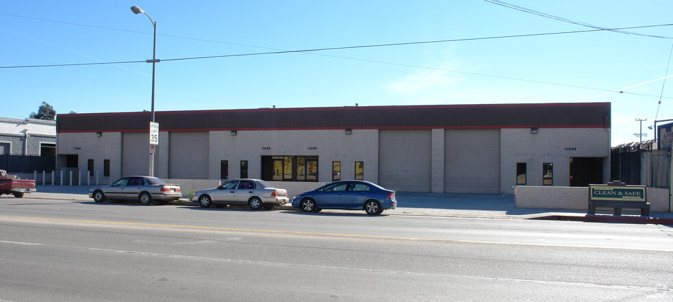 Primary Photo Of 11236-11246 Tuxford St, Sun Valley Warehouse For Lease