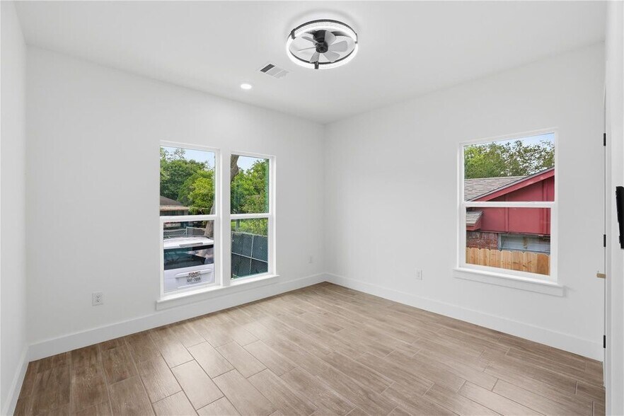 More Photos Of 5515 Elm Springs Dr, Houston Apartments For Sale