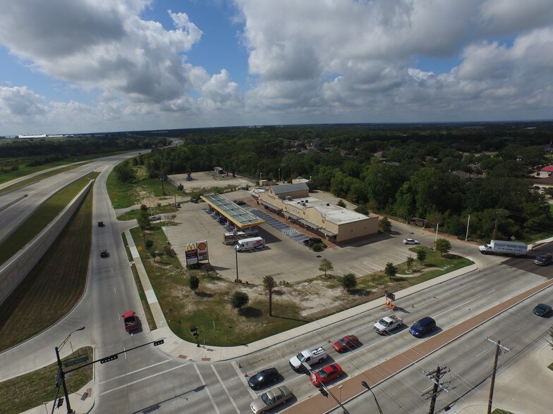 More Photos Of 461 N Harvey Mitchelle Pky, Bryan Service Station For Lease