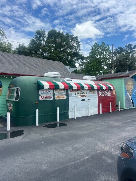 More Photos Of 5535 Calder Ave, Beaumont Restaurant For Lease