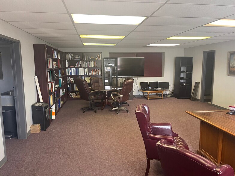 More Photos Of 715 W 81st St, Odessa Warehouse For Sale