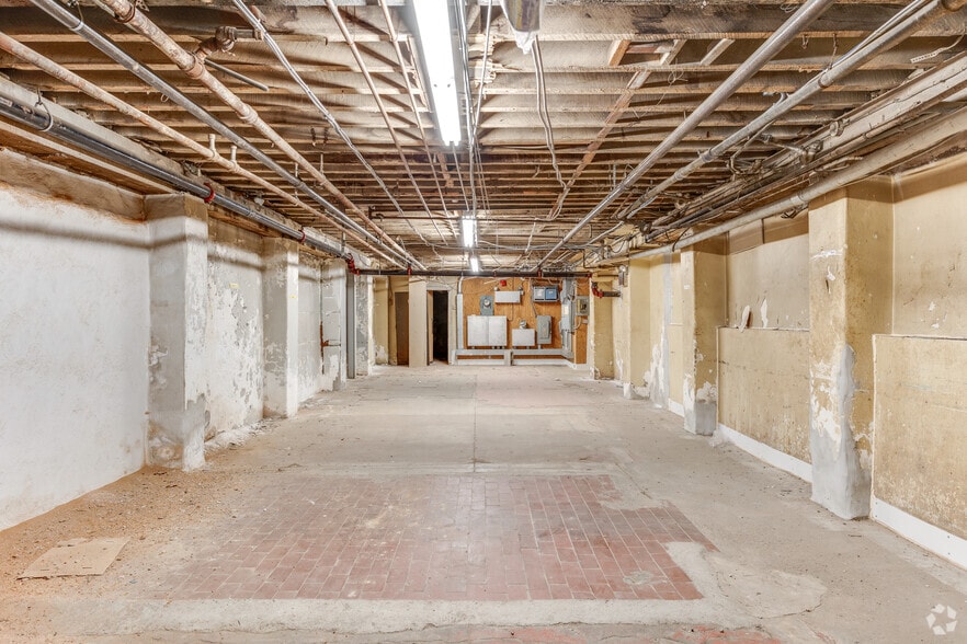 More Photos Of 215 S Broad St, Philadelphia Office For Lease