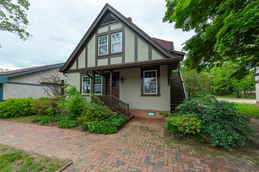 More Photos Of 5 All Souls Cres, Asheville Freestanding For Lease
