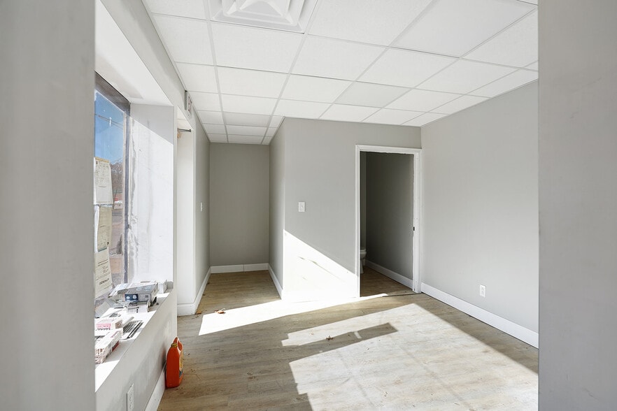 More Photos Of 7255 Olive Blvd, Saint Louis General Retail For Sale