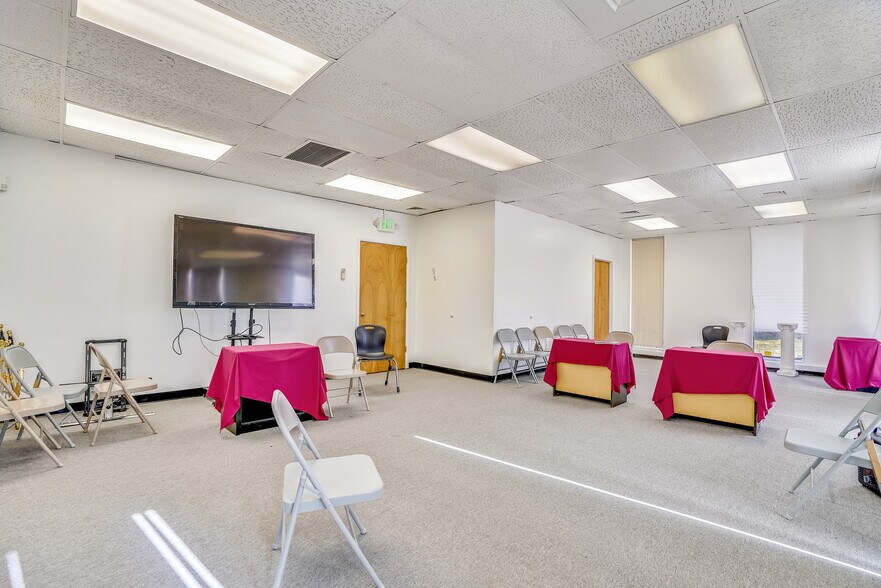 More Photos Of 6314 Windsor Mill Rd, Woodlawn Office For Sale