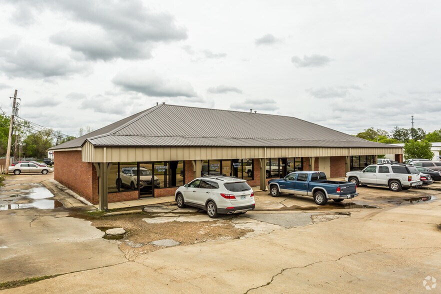 More Photos Of 1040-1056 Cliff Gookin Blvd, Tupelo Office For Sale
