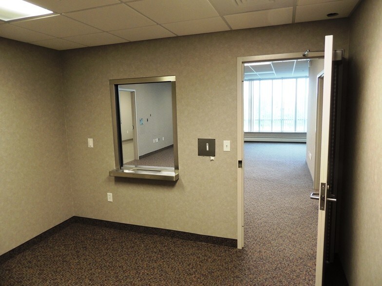 More Photos Of 241 W Weaver Rd, Forsyth Medical For Lease