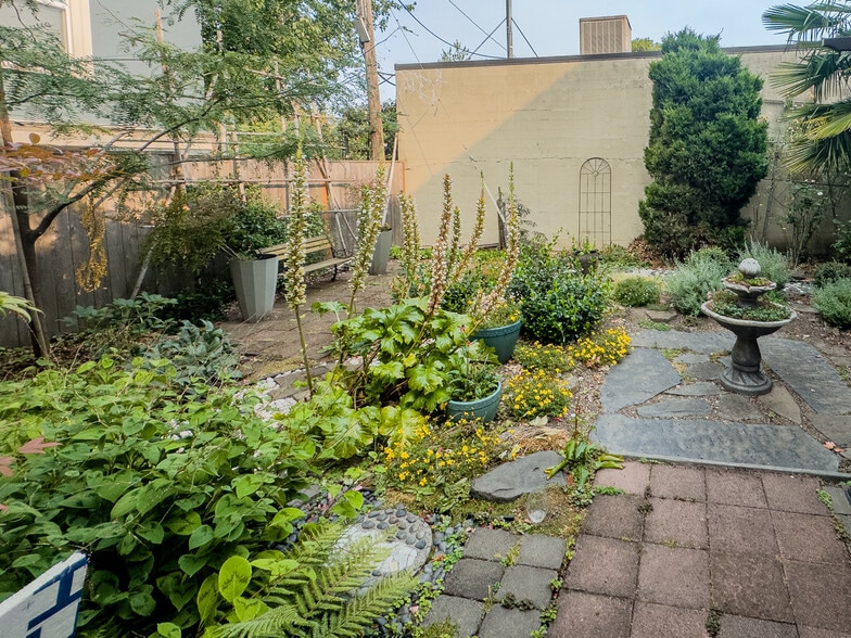 More Photos Of 2113-2115 NW Northrup St, Portland Storefront For Sale
