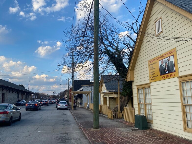 More Photos Of 913 Main St, Stone Mountain Office For Lease