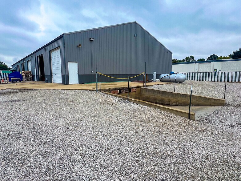 More Photos Of 410 Broadway Ave, South Roxana Office For Lease