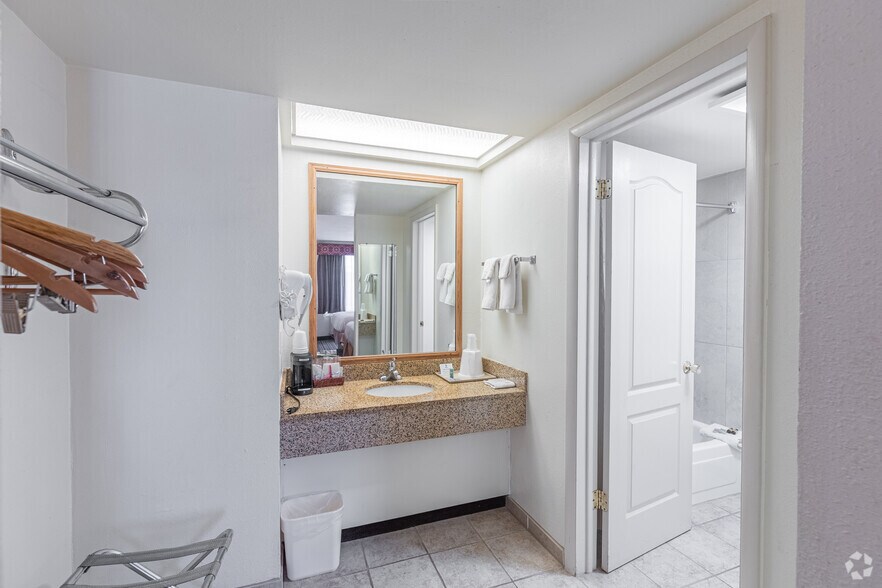 More Photos Of 1015 S Haynes Ave, Miles City Hotel For Sale