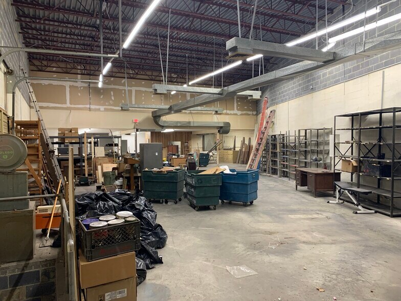 More Photos Of 3415-3501 Windom Rd, Brentwood Warehouse For Lease