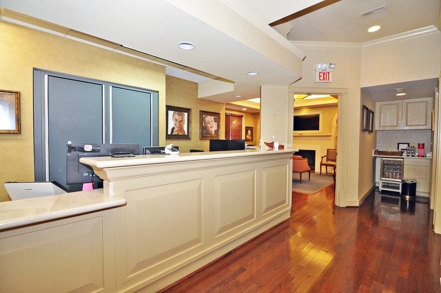 More Photos Of 10614 Warwick Ave, Fairfax Office For Lease