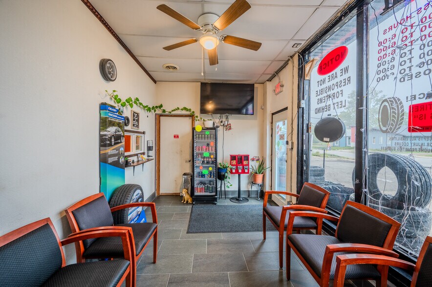 More Photos Of 312 E 14th St, Anderson Auto Repair For Sale