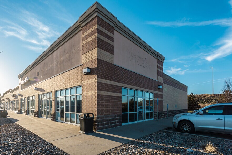 More Photos Of 11101-11148 Plum Dr, Urbandale Unknown For Lease