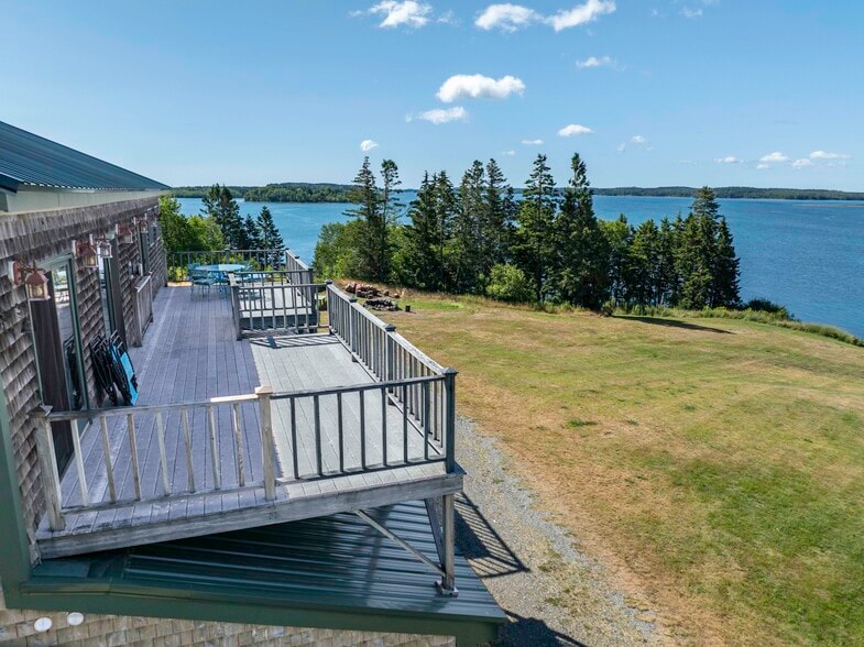 More Photos Of 54 Toll Bridge Rd, Eastport Hotel For Sale