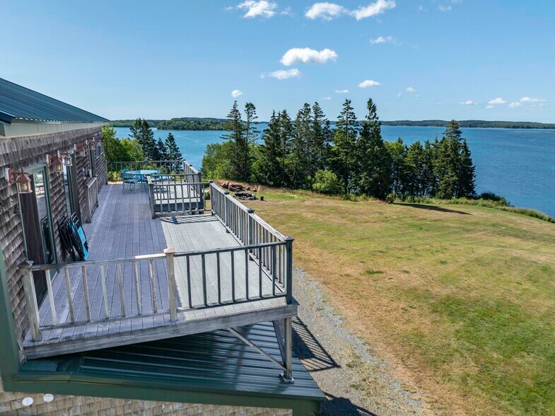 More Photos Of 54 Toll Bridge Rd, Eastport Hotel For Sale