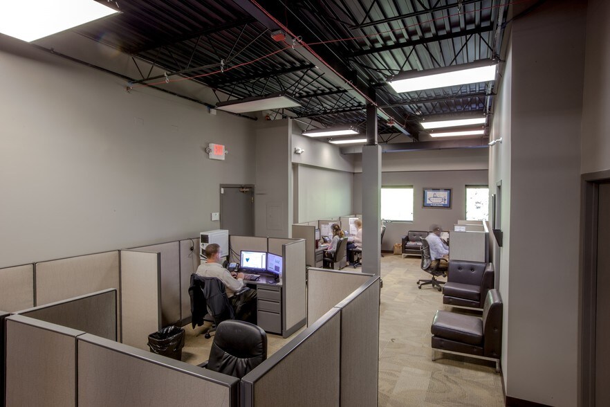 More Photos Of 127 E Lake St, Bloomingdale Office For Lease