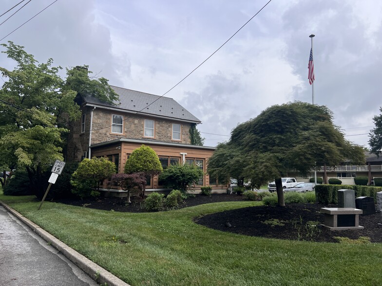 More Photos Of 601 E Lancaster Ave, Downingtown Office For Sale