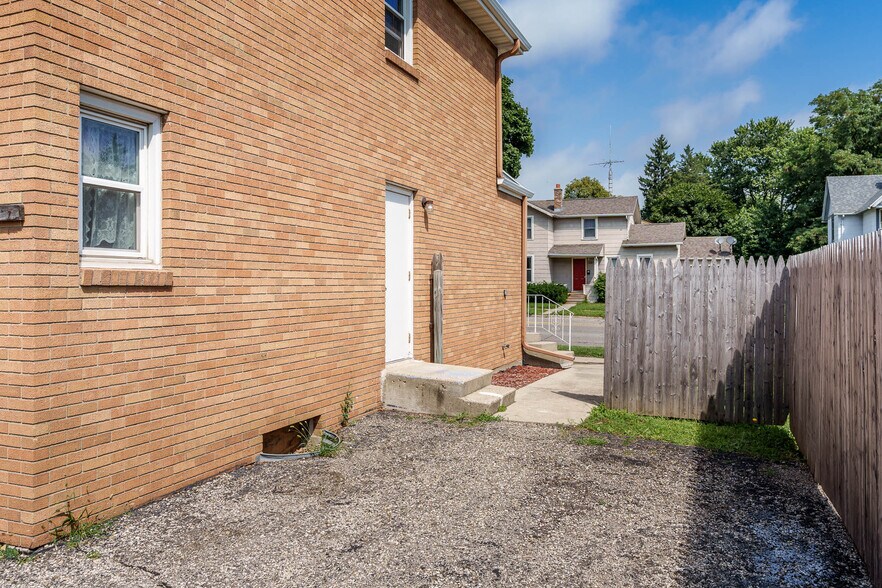 More Photos Of 1321 W Court St, Janesville Apartments For Sale