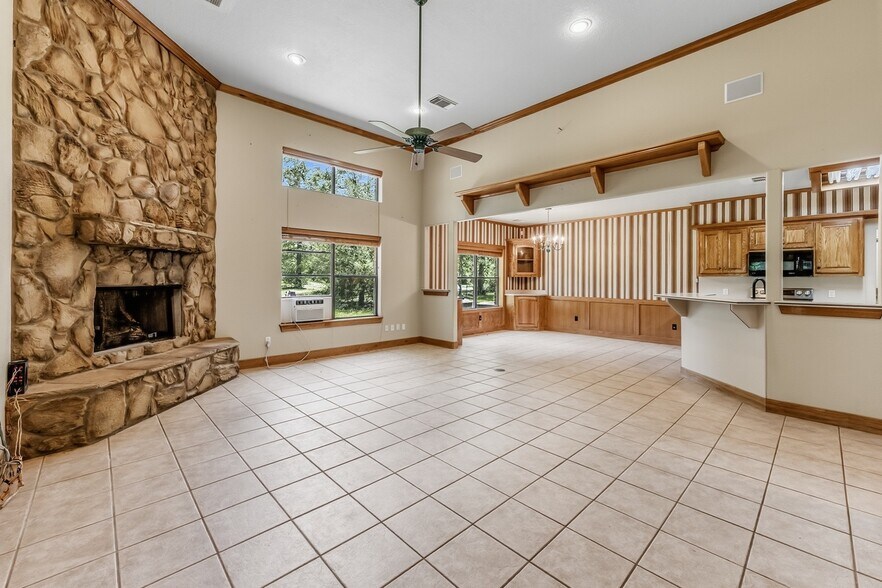 More Photos Of 1726 I-45 North, Huntsville Land For Sale