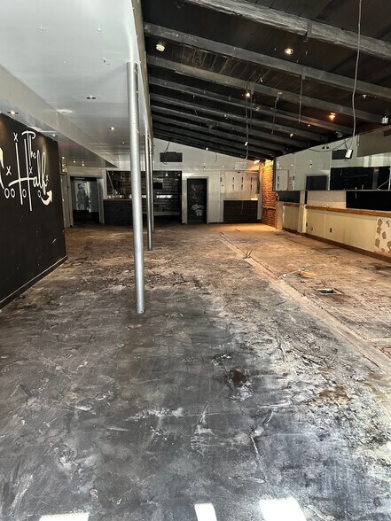 More Photos Of 316 14th St, Oakland Bar For Sale