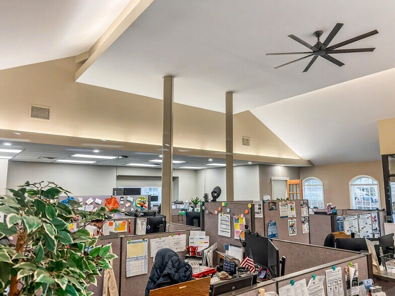 More Photos Of 411 Pacific Ave, Tillamook Office For Sale