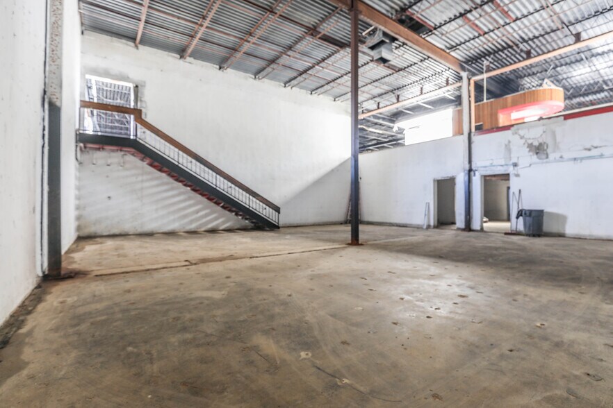 More Photos Of 7471 Marvin D Love Fwy, Dallas General Retail For Sale