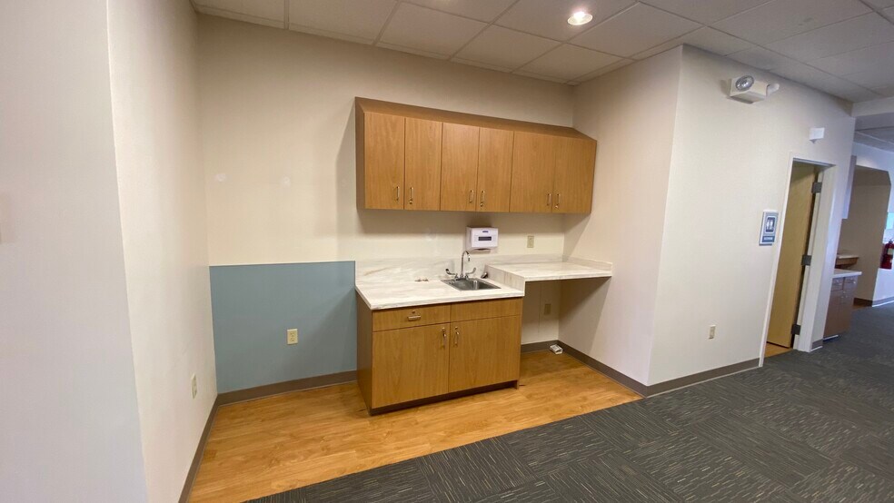 More Photos Of 39 S Main St, Nazareth General Retail For Lease