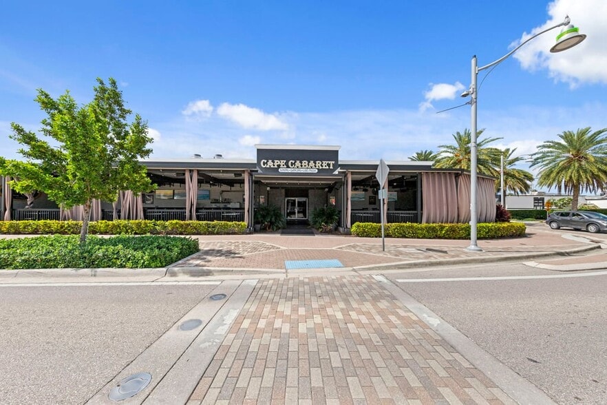 Primary Photo Of 4725 Vincennes Blvd, Cape Coral Restaurant For Sale
