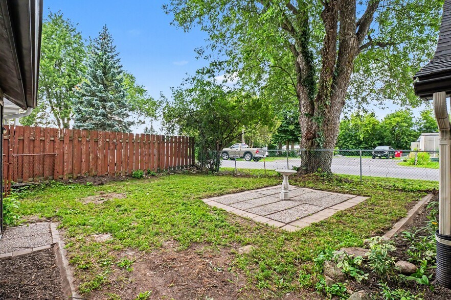 More Photos Of 616 Rideau St, Kemptville Office For Sale