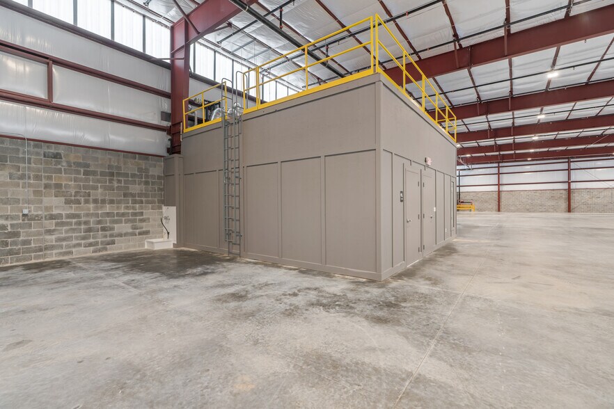 More Photos Of 5435 SW 6th Pl, Ocala Warehouse For Lease