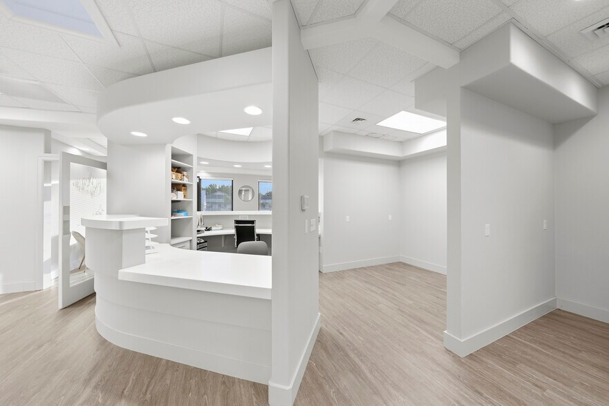 More Photos Of 1205-1350 Plaza Blvd, Central Point Freestanding For Lease