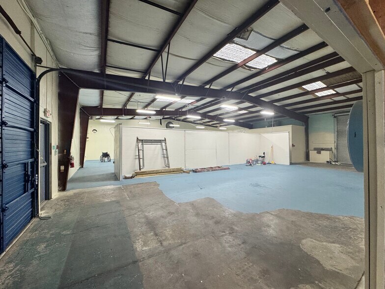 More Photos Of 2385 Corbett St, Jacksonville Warehouse For Lease