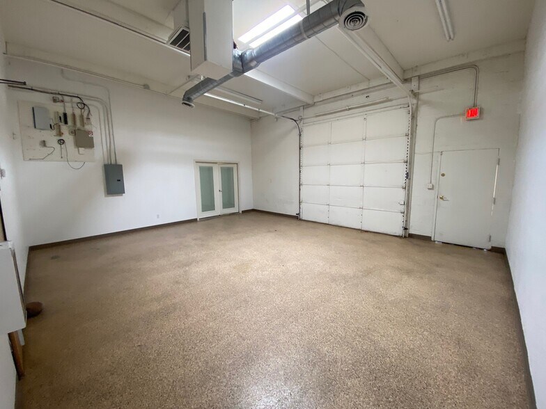 More Photos Of 7655 E Redfield Rd, Scottsdale Light Distribution For Lease